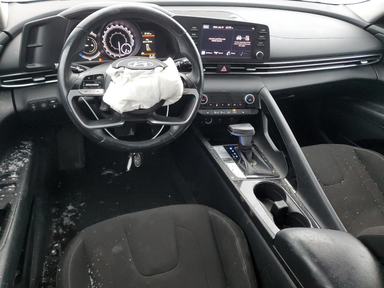 2021 Hyundai Elantra - Image 8