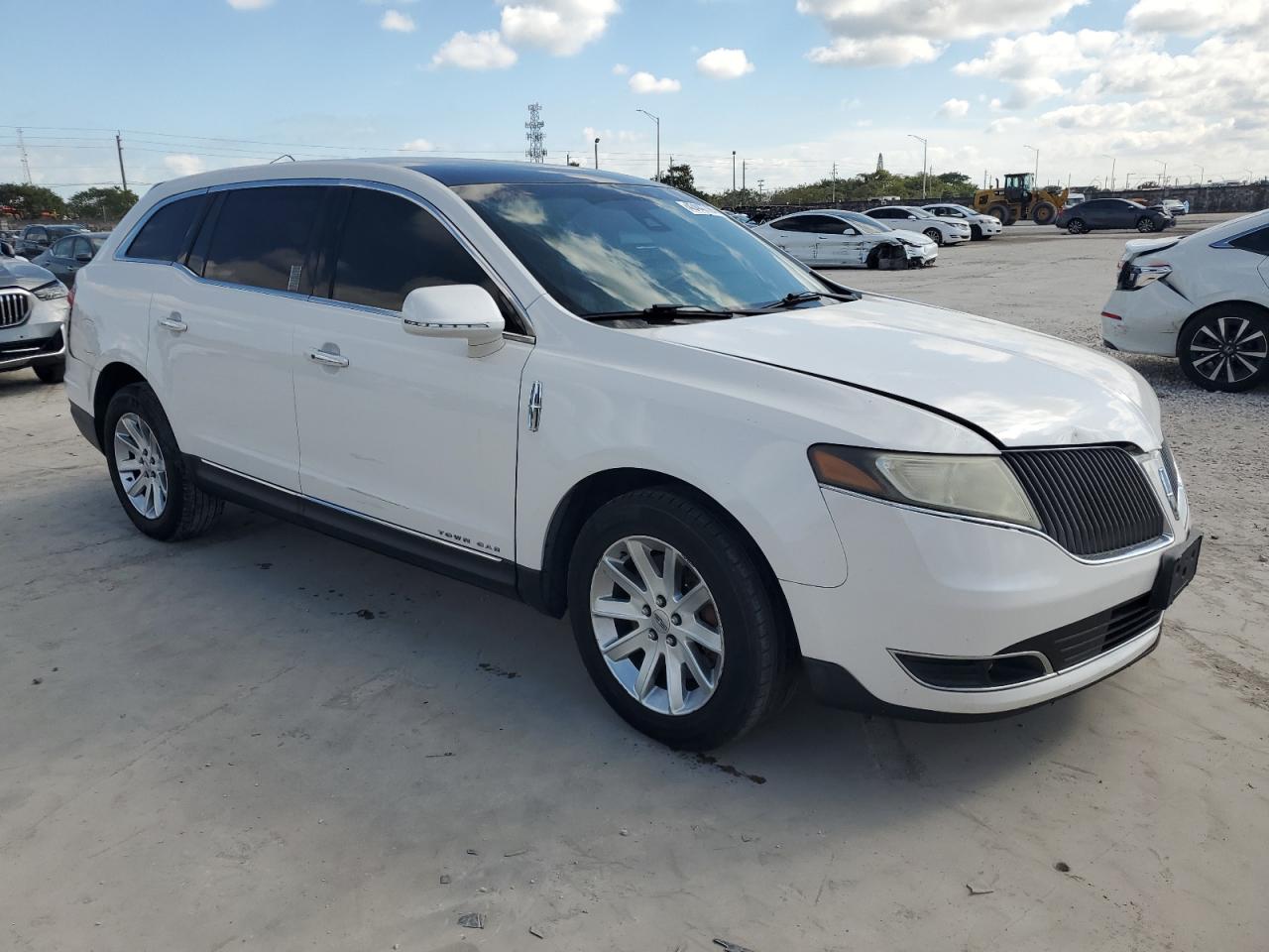 2014 Lincoln MKT - Image 4