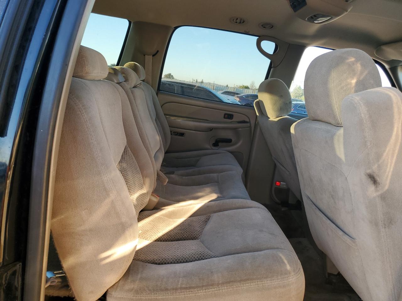 2004 Chevrolet Suburban - Image 11