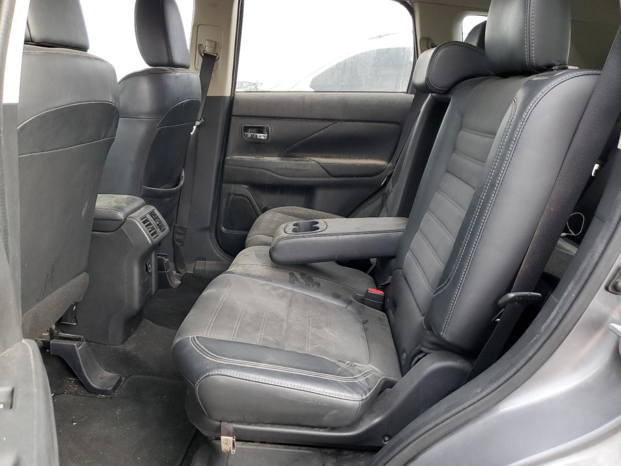2019 Mitsubishi Outlander - Image 11
