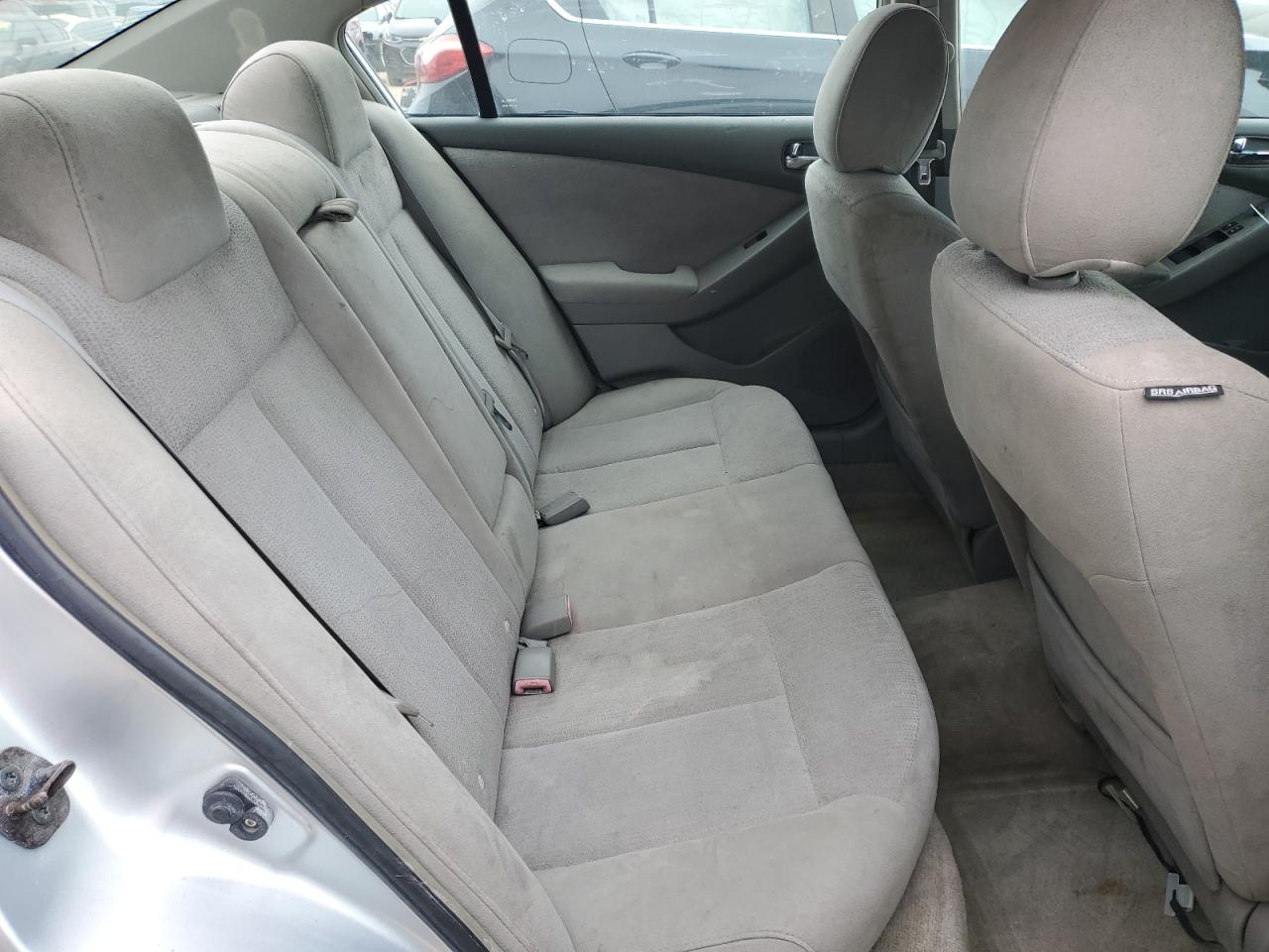 2010 Nissan Altima - Image 10