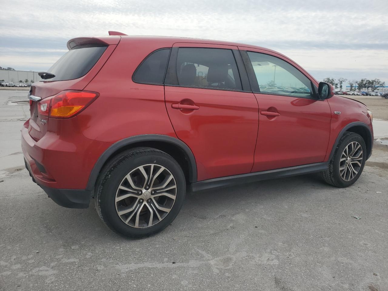 2019 Mitsubishi Outlander - Image 3