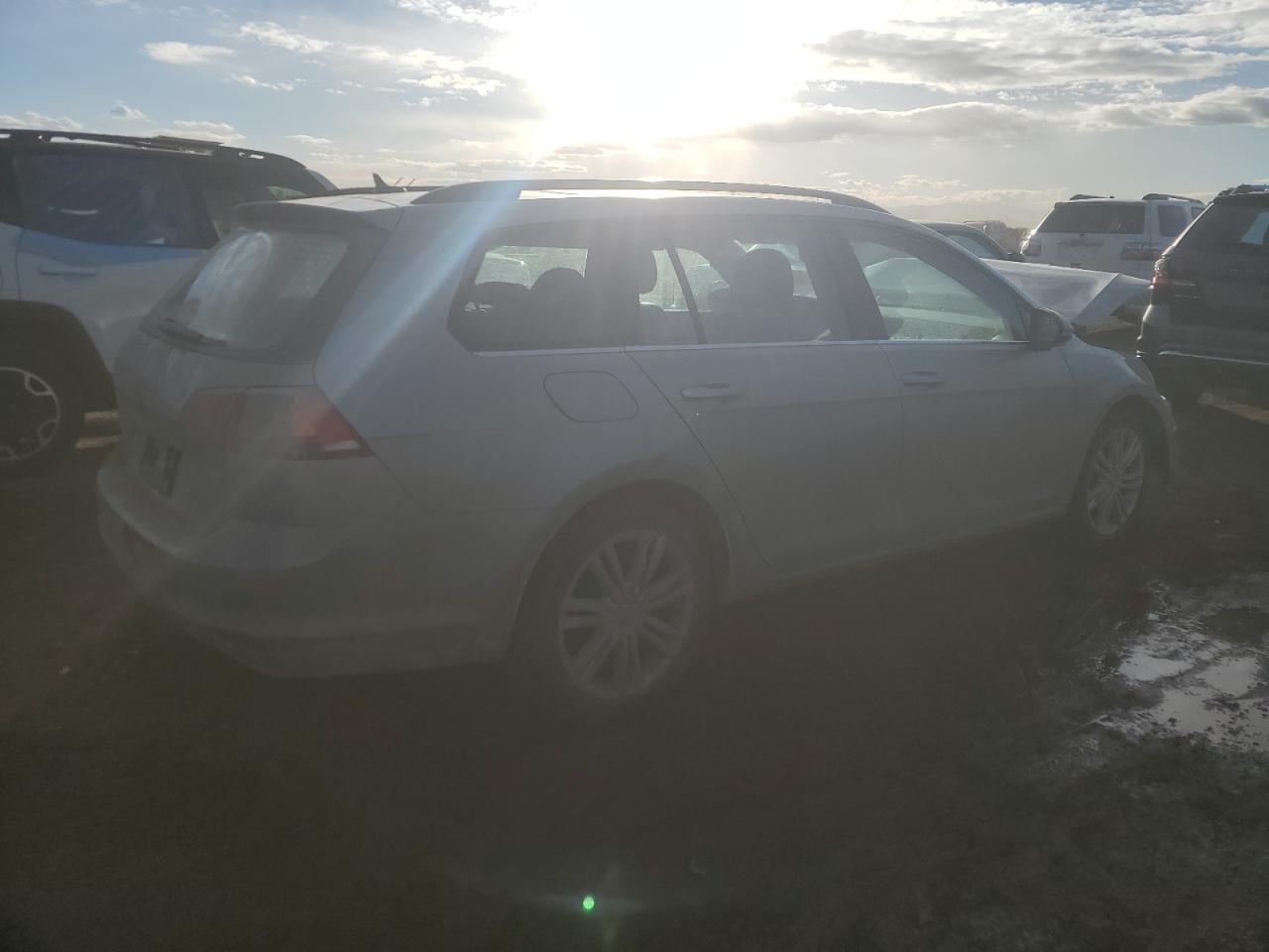 2015 Volkswagen Golf - Image 3