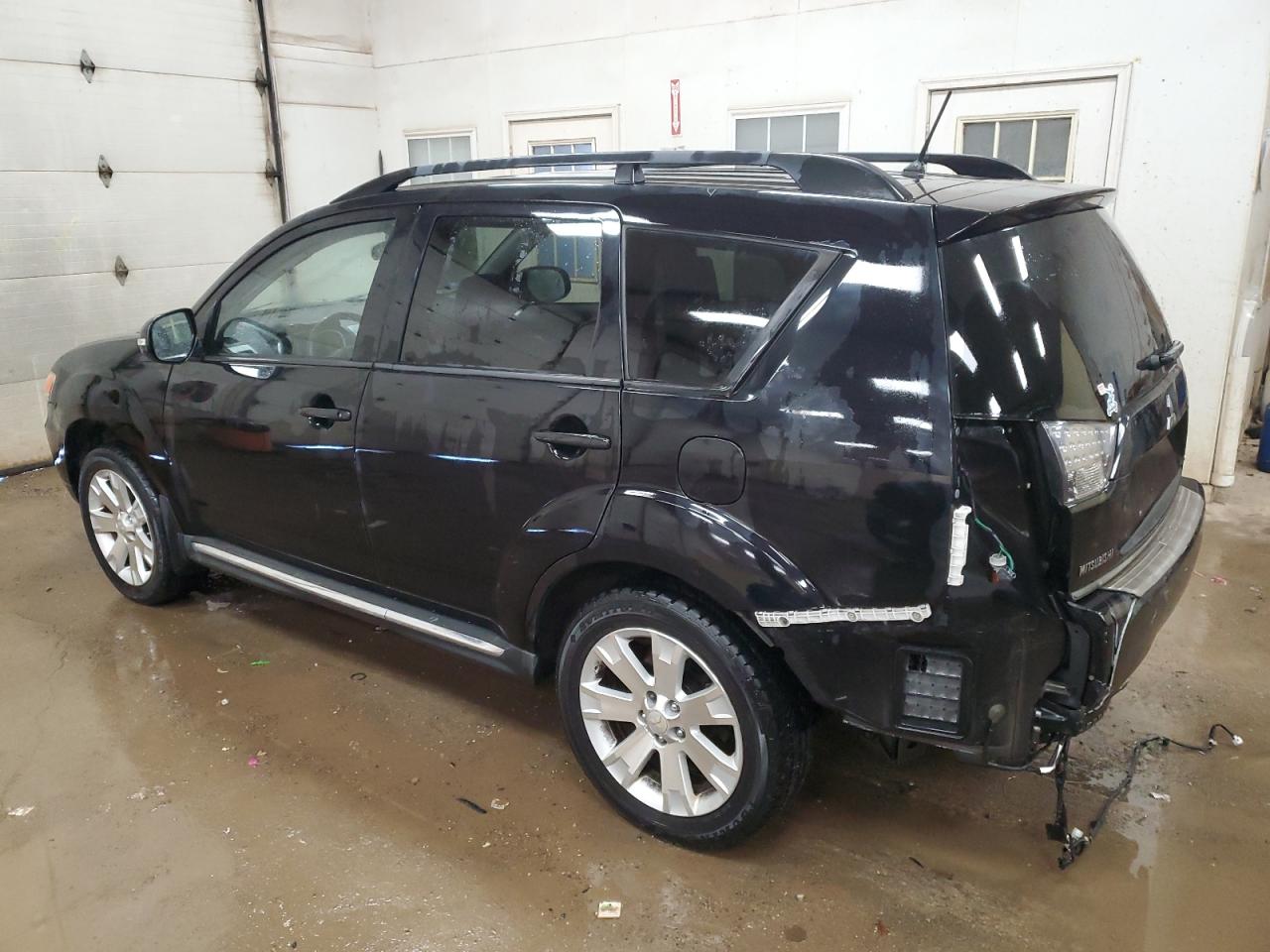 2011 Mitsubishi Outlander - Image 2