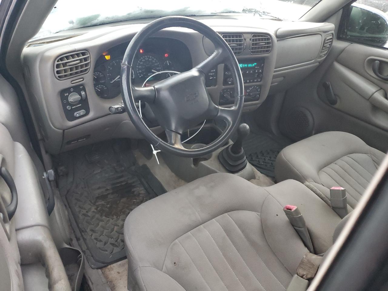 2003 Chevrolet S-10 Pickup - Image 8