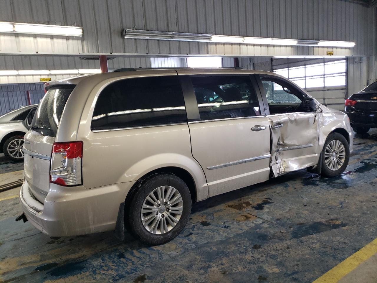 2012 Chrysler Town & Country - Image 3