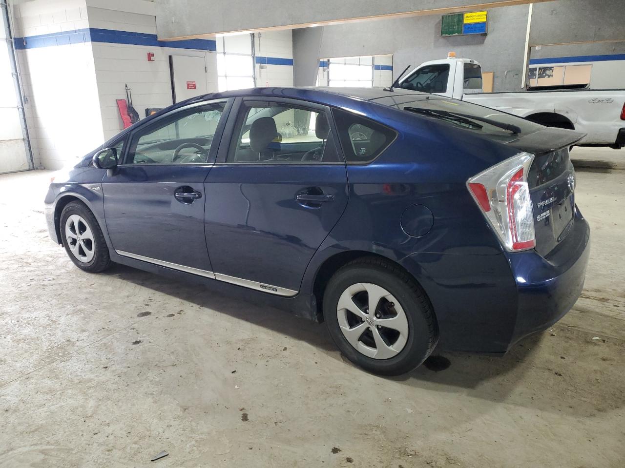 2015 Toyota Prius - Image 2