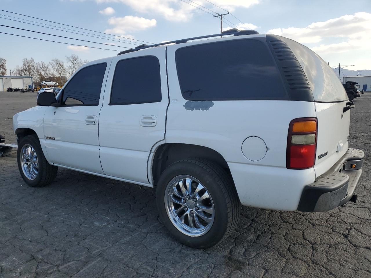 2003 GMC Yukon - Image 2