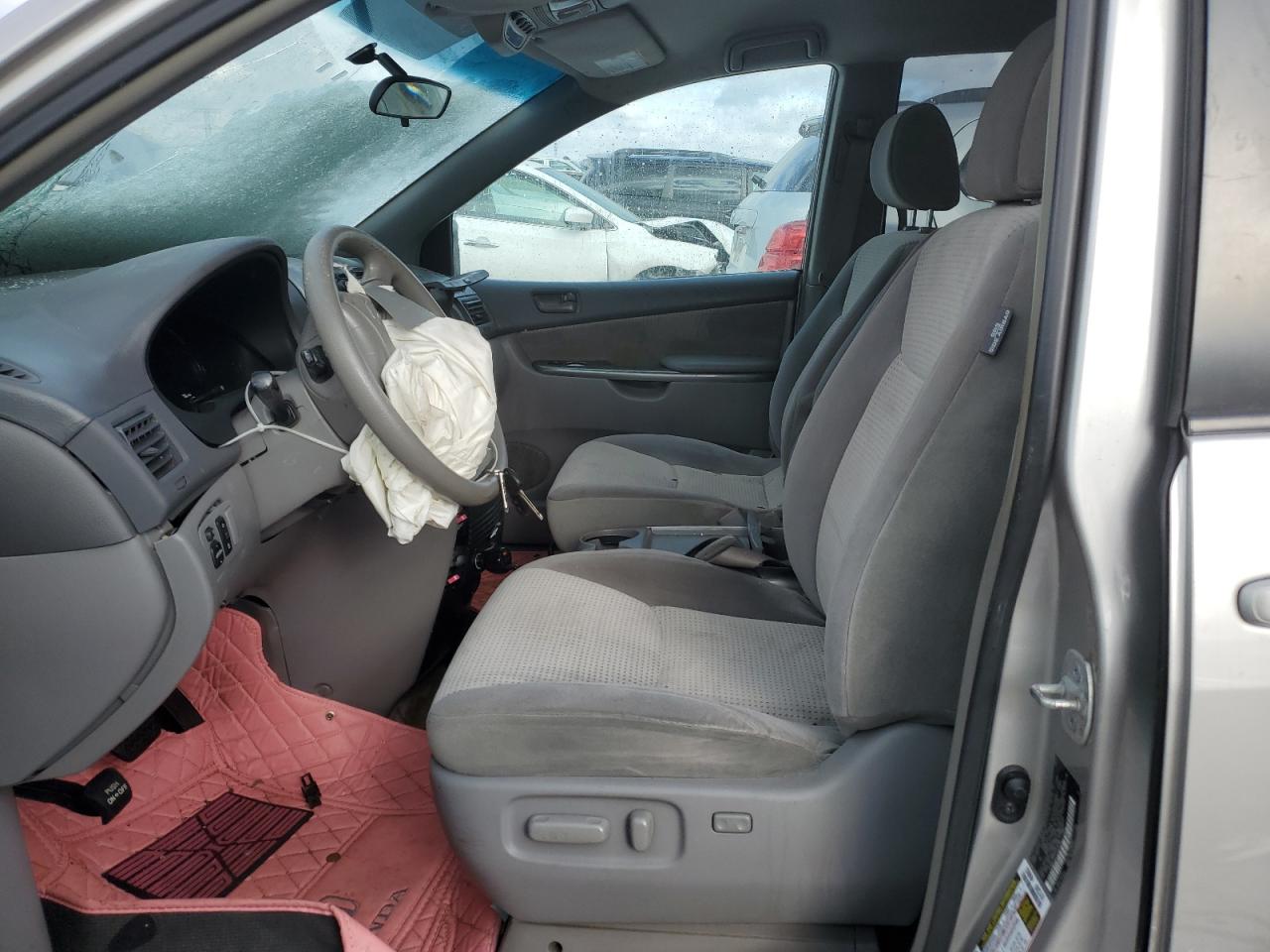 2007 Toyota Sienna - Image 7