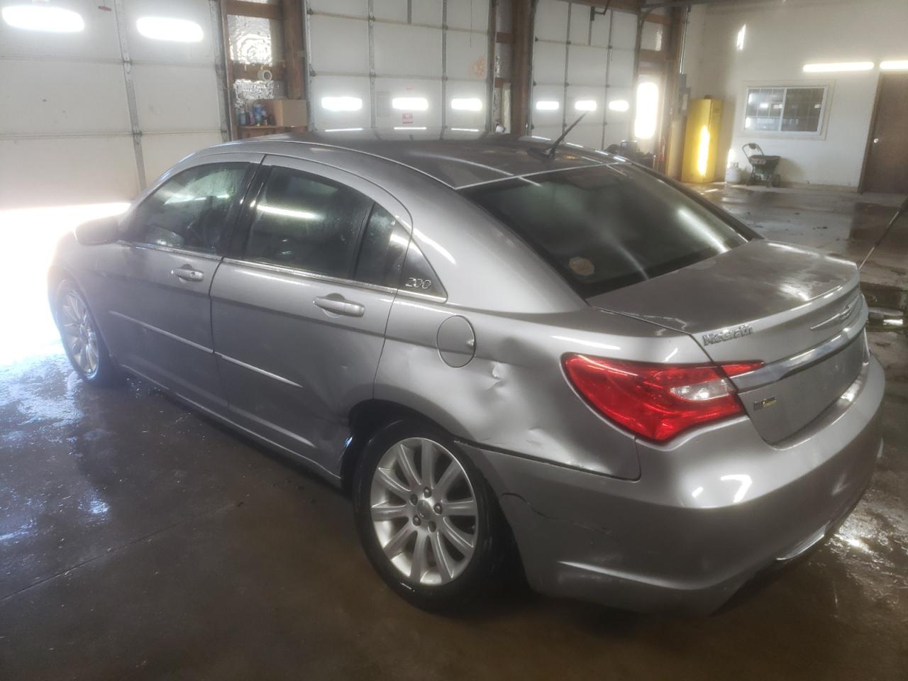 2013 Chrysler 200 - Image 2