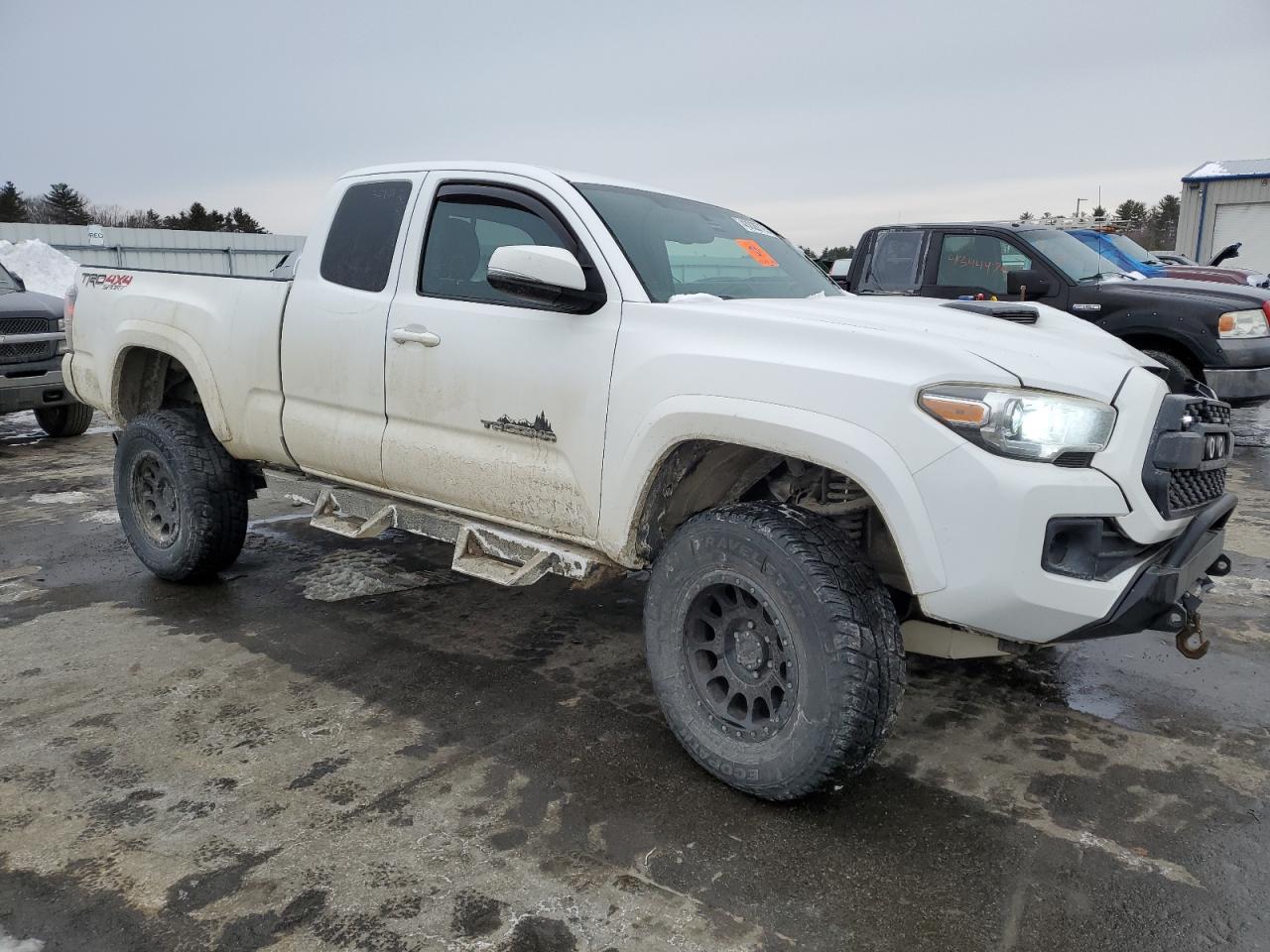 2016 Toyota Tacoma - Image 4