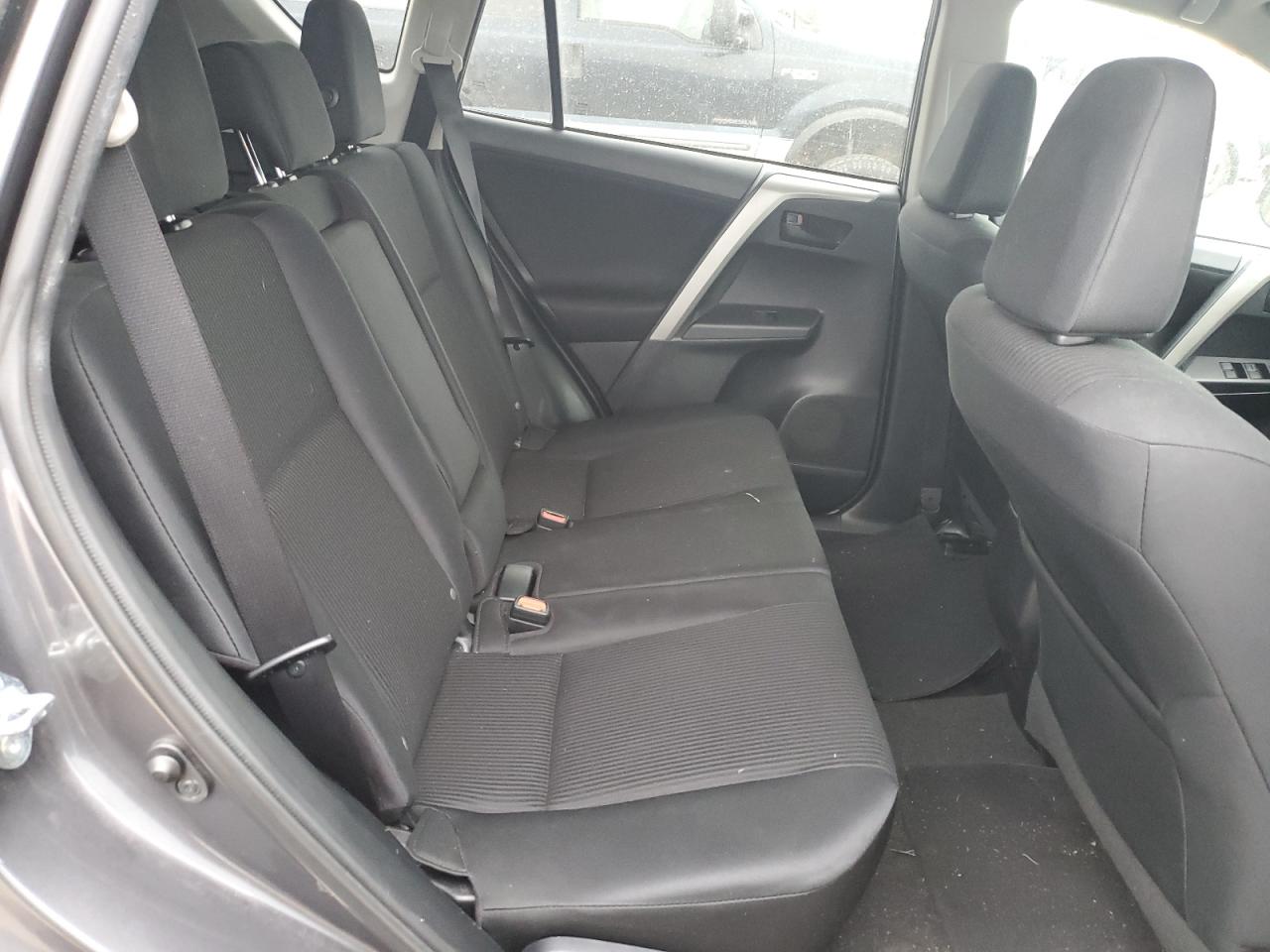 2016 Toyota RAV 4 - Image 11