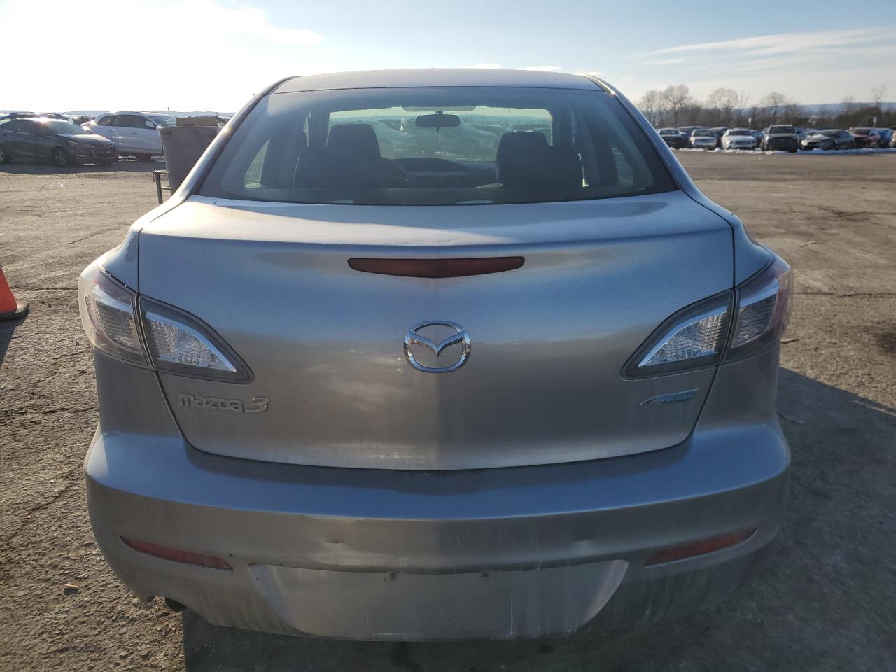 2013 Mazda 3 - Image 6