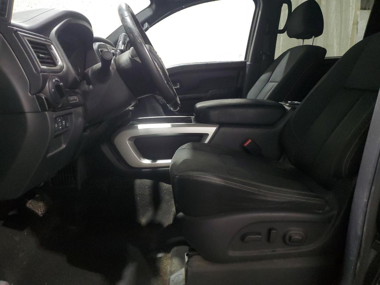 2019 Nissan Titan - Image 7