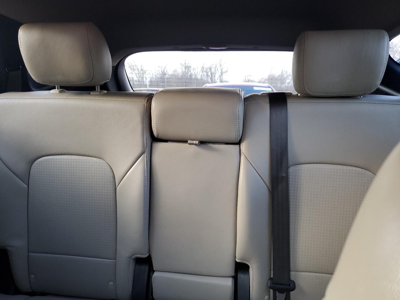 2015 Hyundai Santa Fe - Image 10