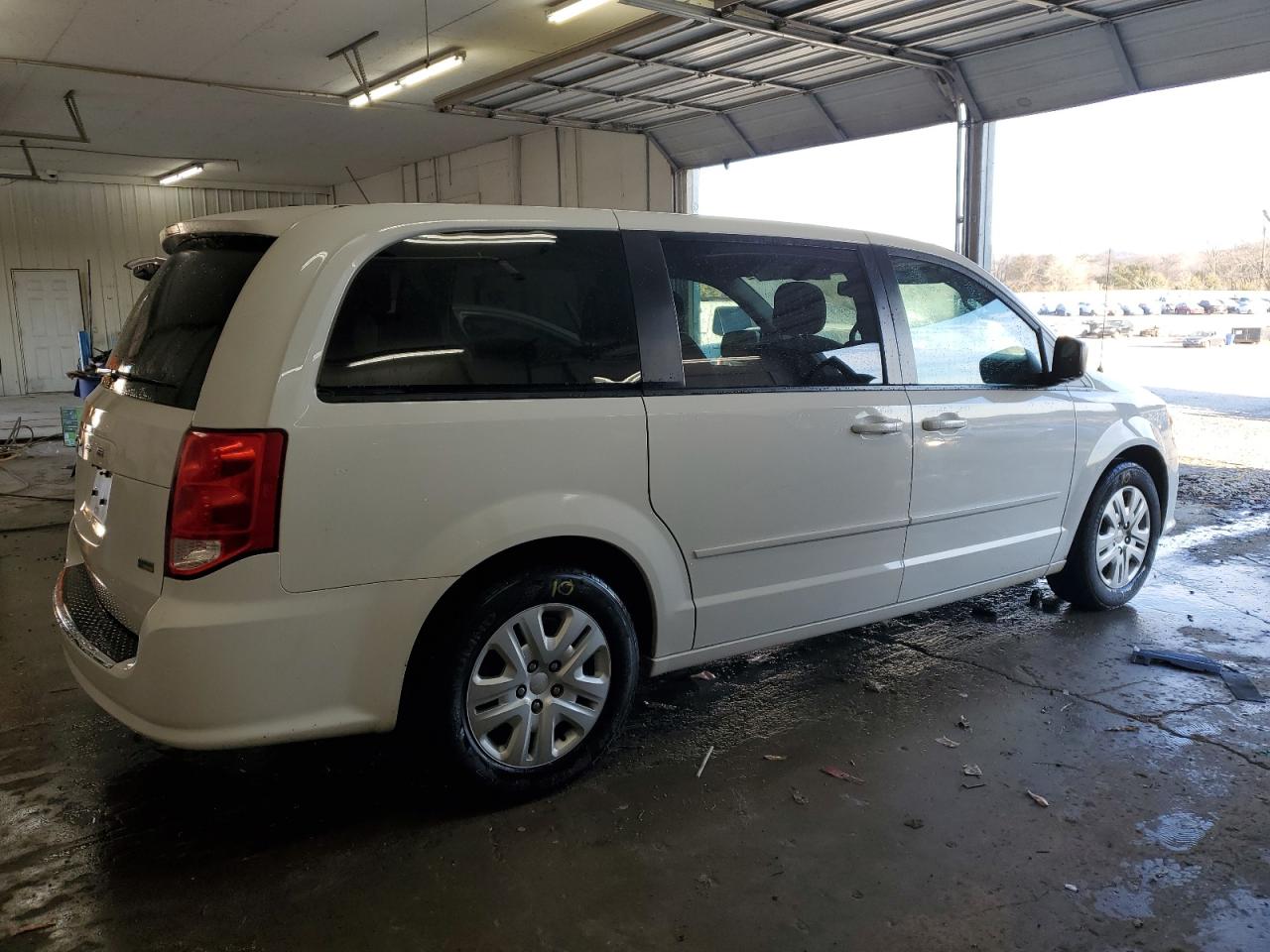 2016 Dodge Caravan - Image 3