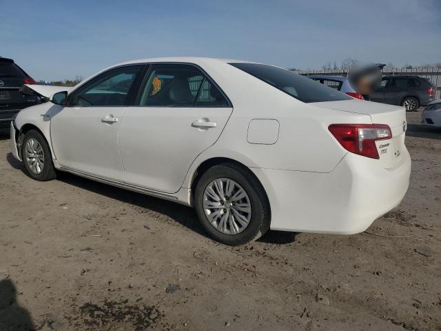 Sedans TOYOTA CAMRY 2012 Biały