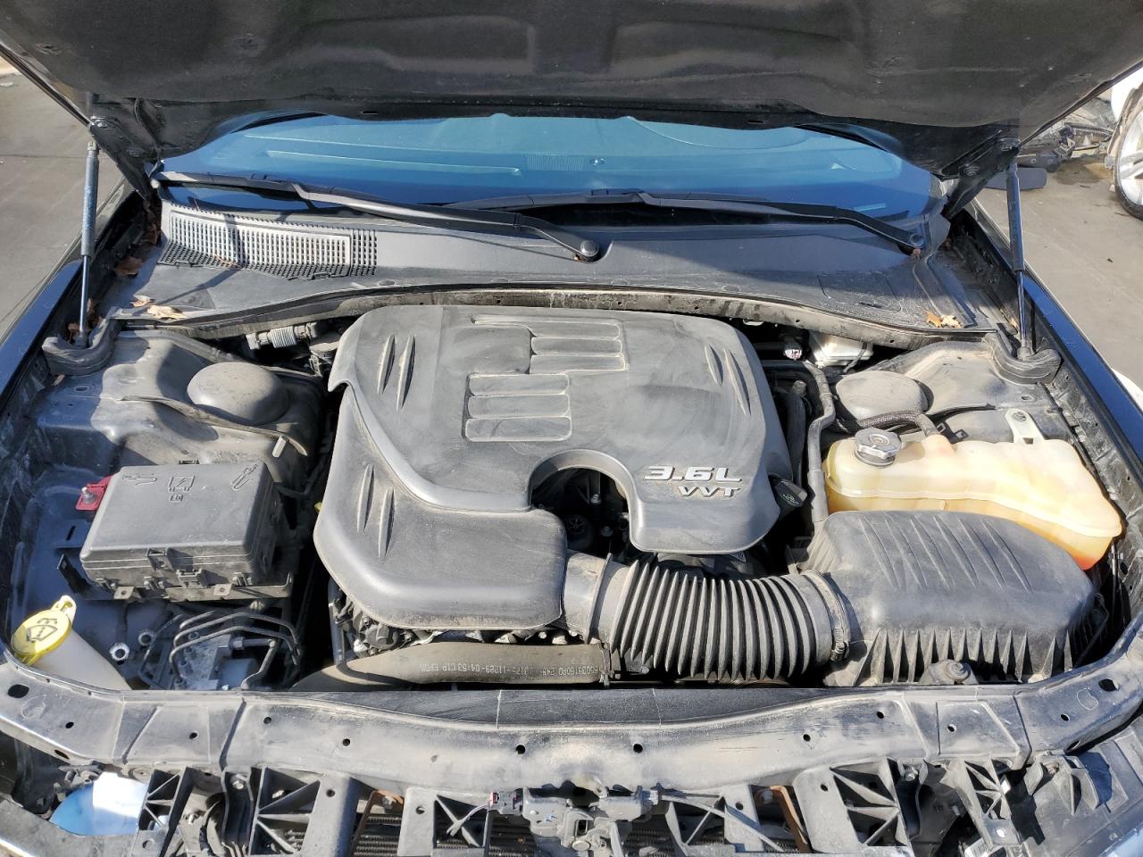 2016 Chrysler 300 - Image 11