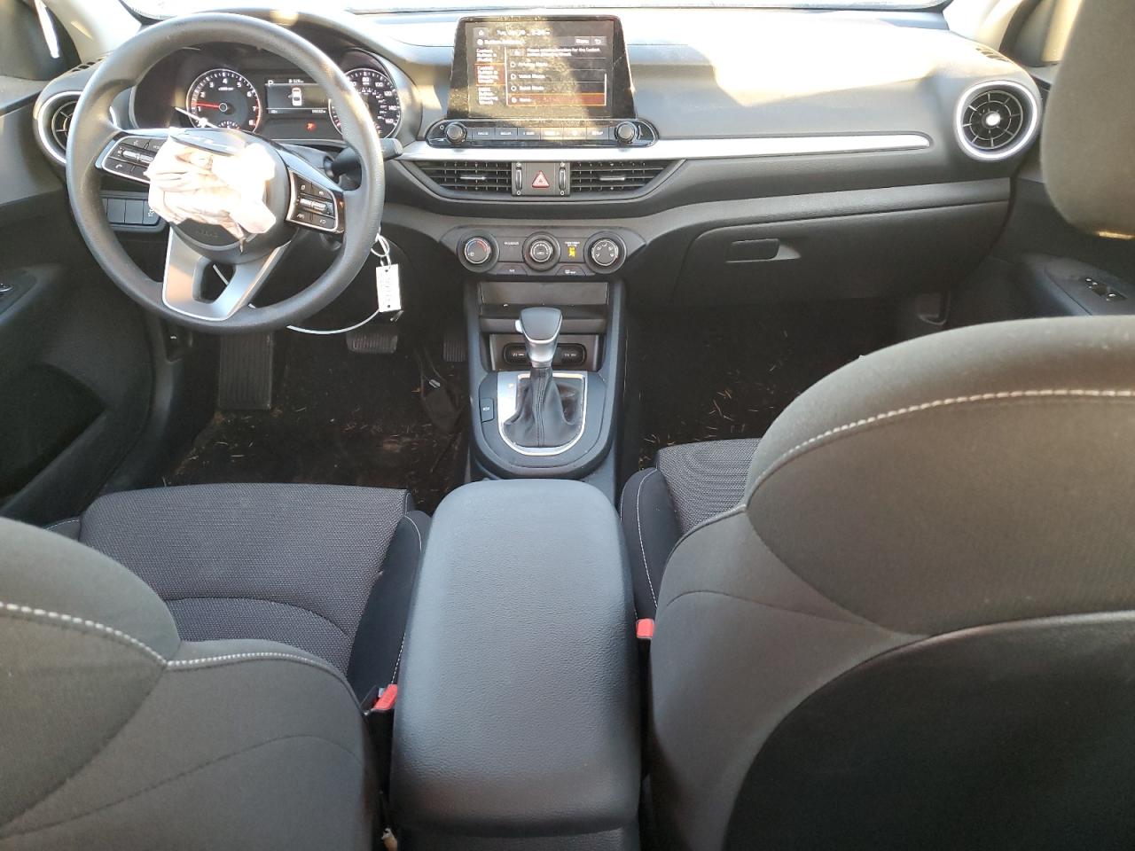 2023 Kia Forte - Image 8