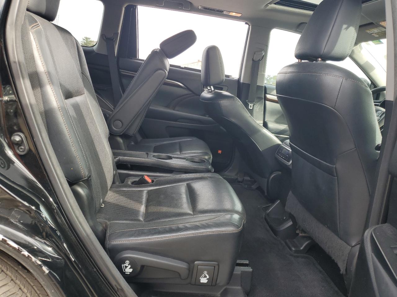 2014 Toyota Highlander - Image 11