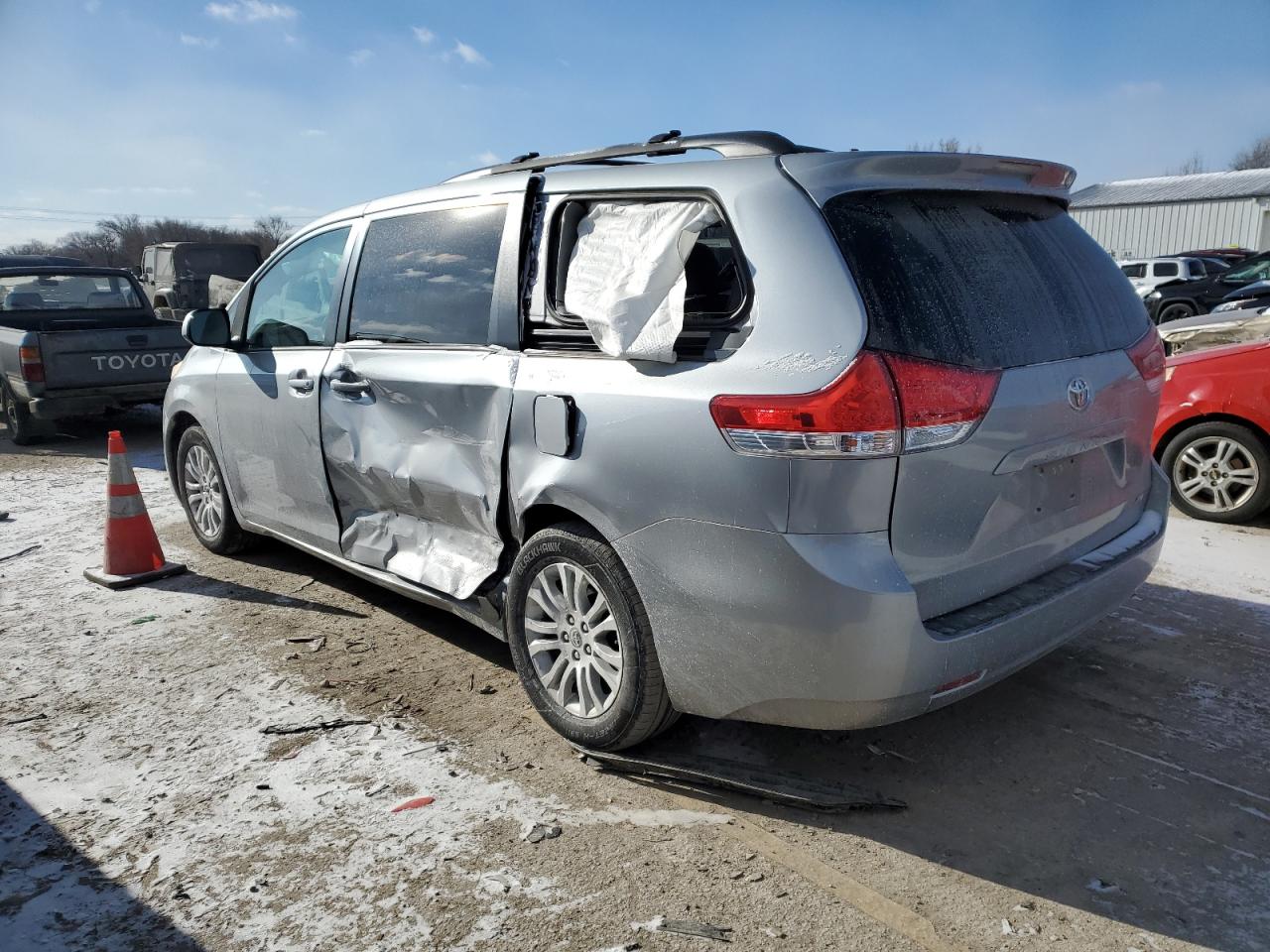 2011 Toyota Sienna - Image 2