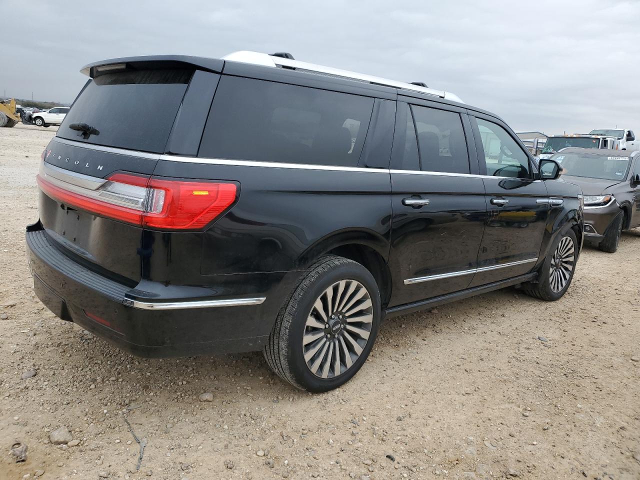2019 Lincoln Navigator - Image 3
