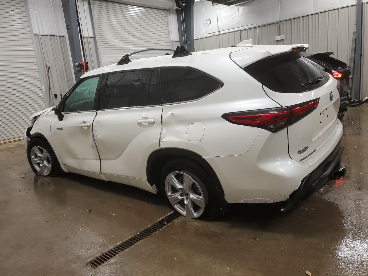 2020 Toyota Highlander - Image 2