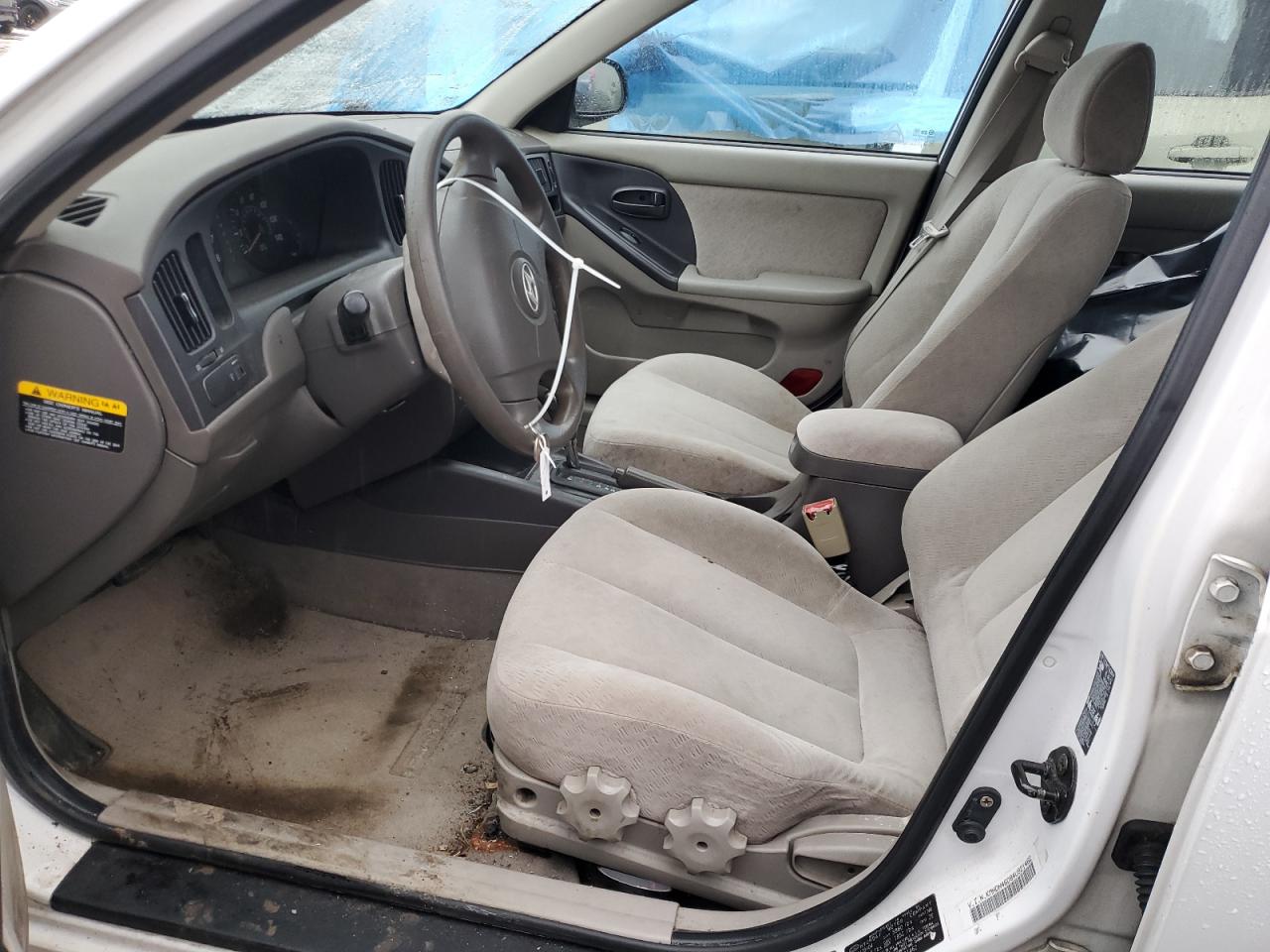 2004 Hyundai Elantra - Image 7