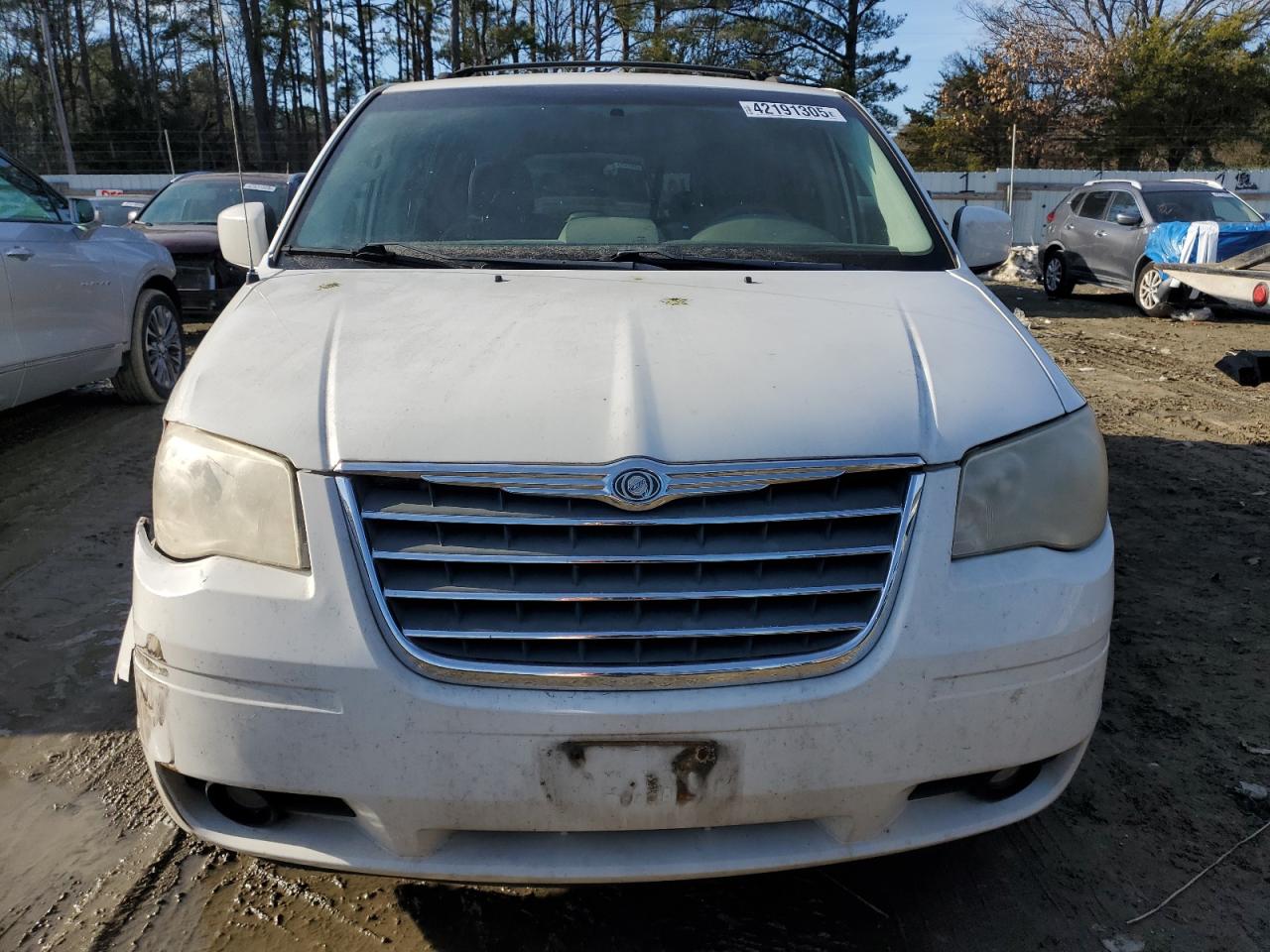 2010 Chrysler Town & Country - Image 5