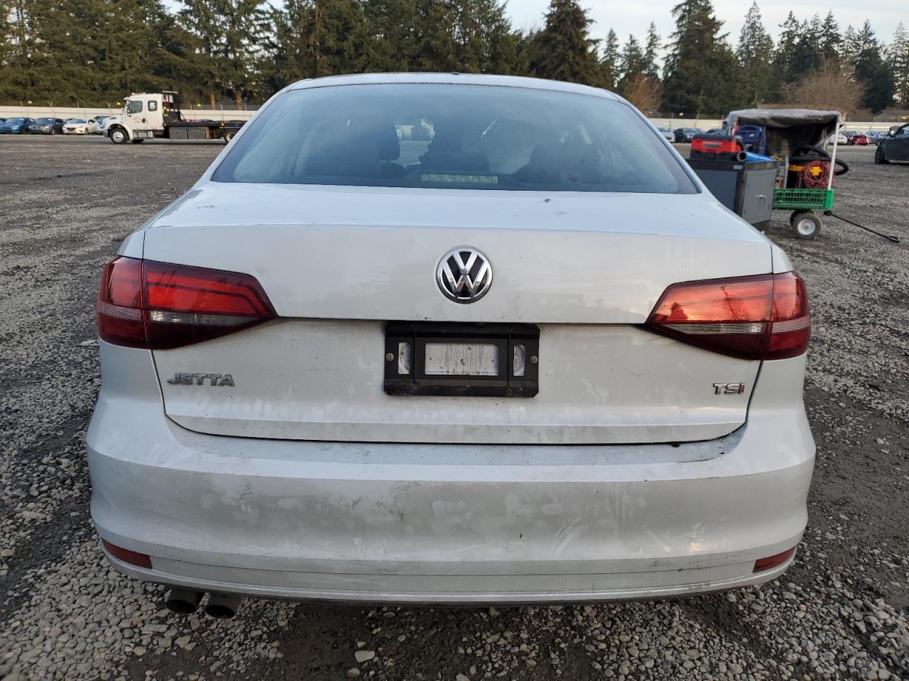 2017 Volkswagen Jetta - Image 6