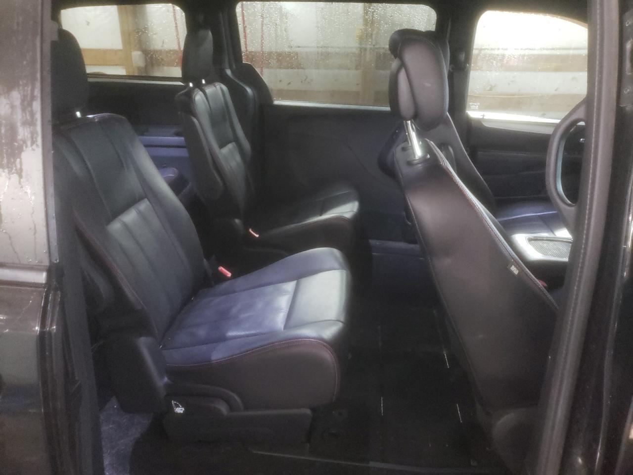 2015 Dodge Caravan - Image 11