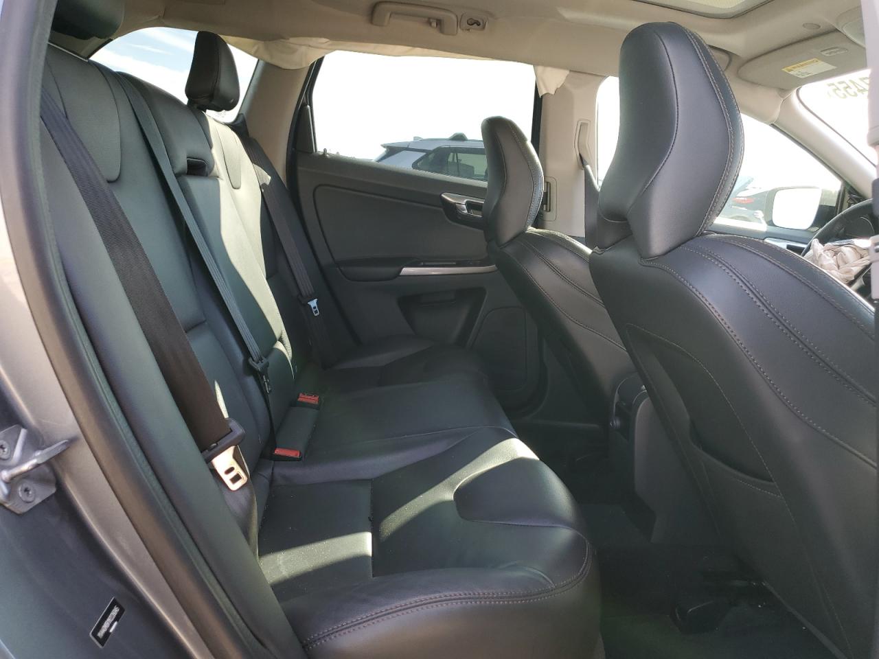 2017 Volvo XC60 - Image 11