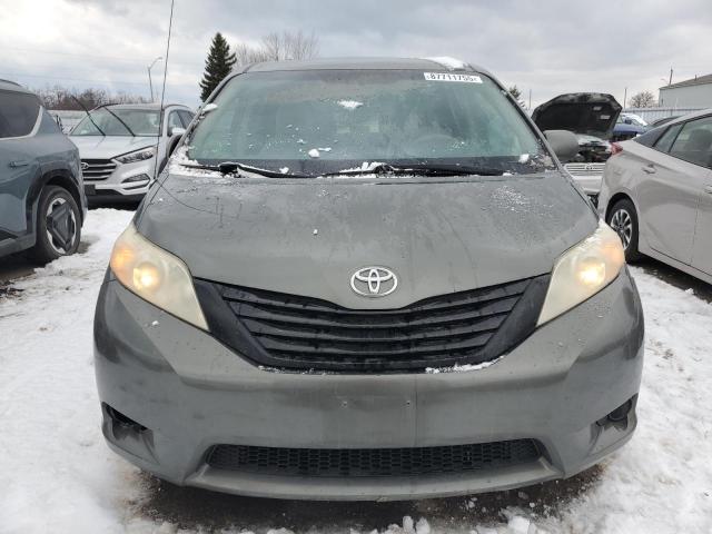 2012 TOYOTA SIENNA 