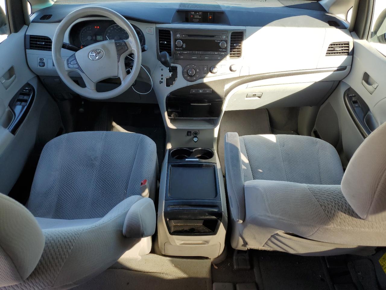 2011 Toyota Sienna - Image 8