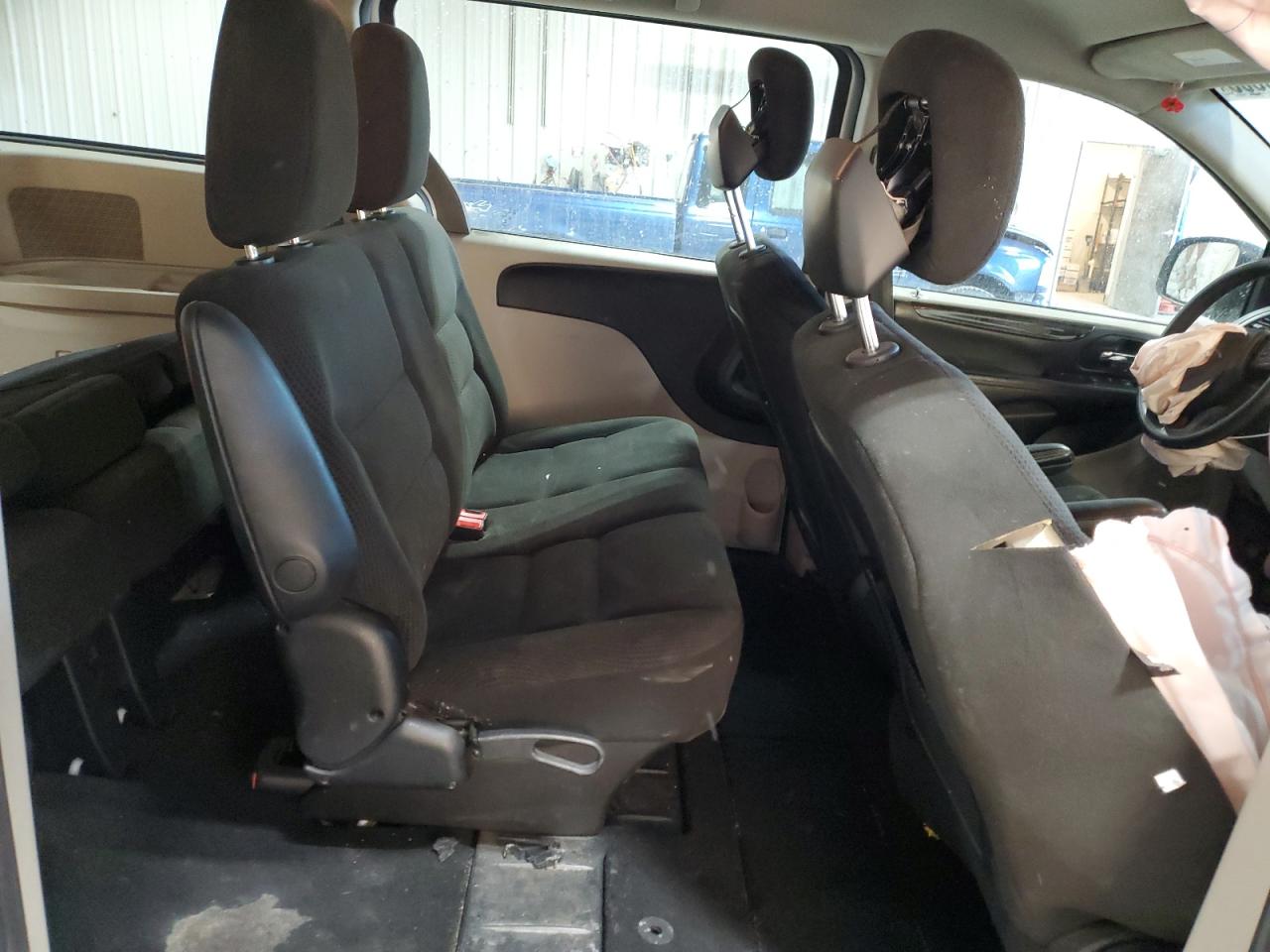 2016 Dodge Caravan - Image 11