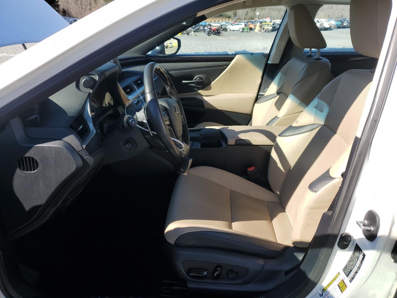 2021 Lexus ES - Image 7