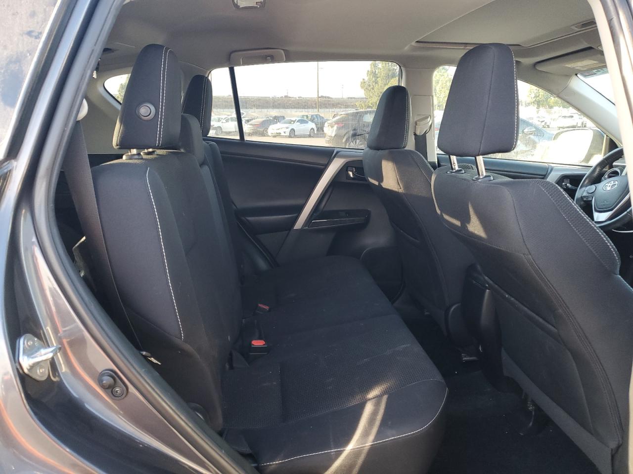 2018 Toyota RAV 4 - Image 11