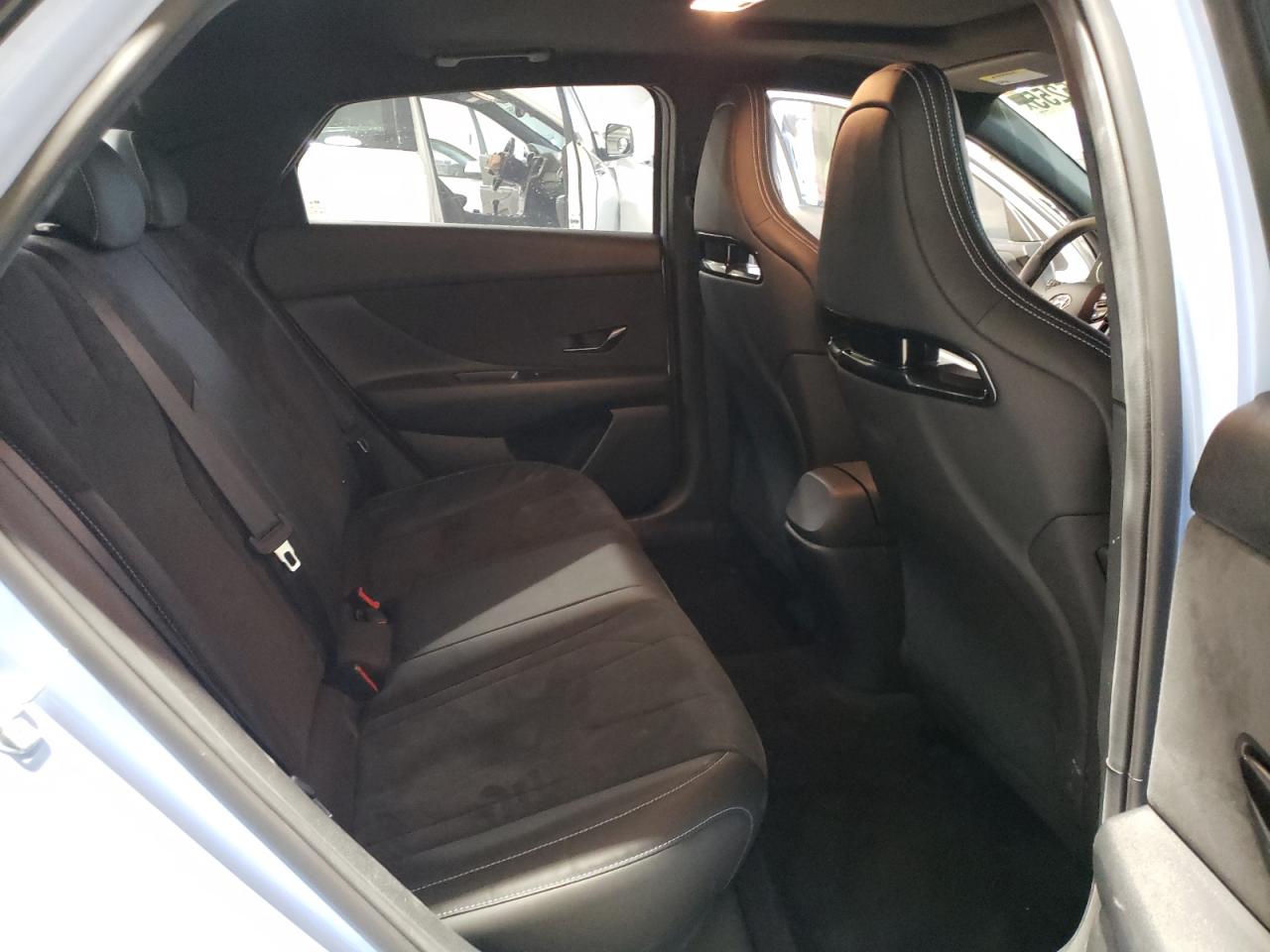 2022 Hyundai Elantra - Image 10
