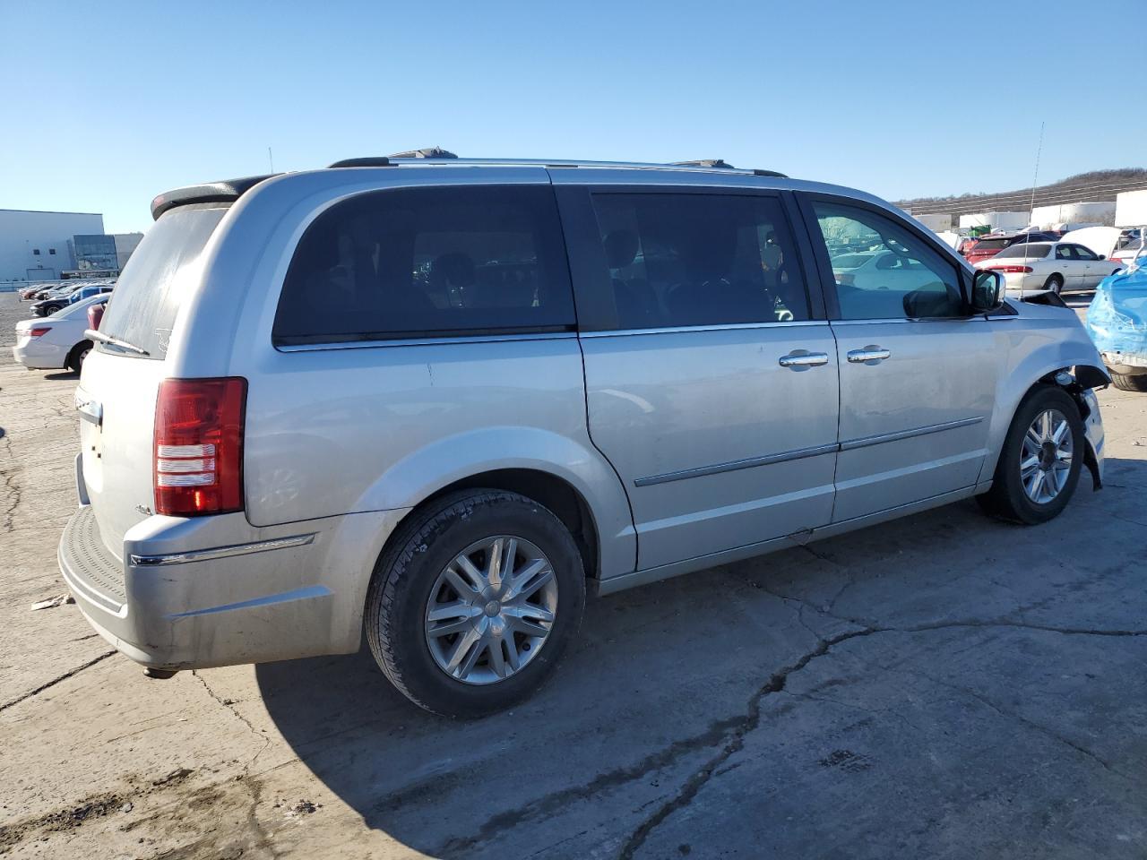 2008 Chrysler Town & Country - Image 3