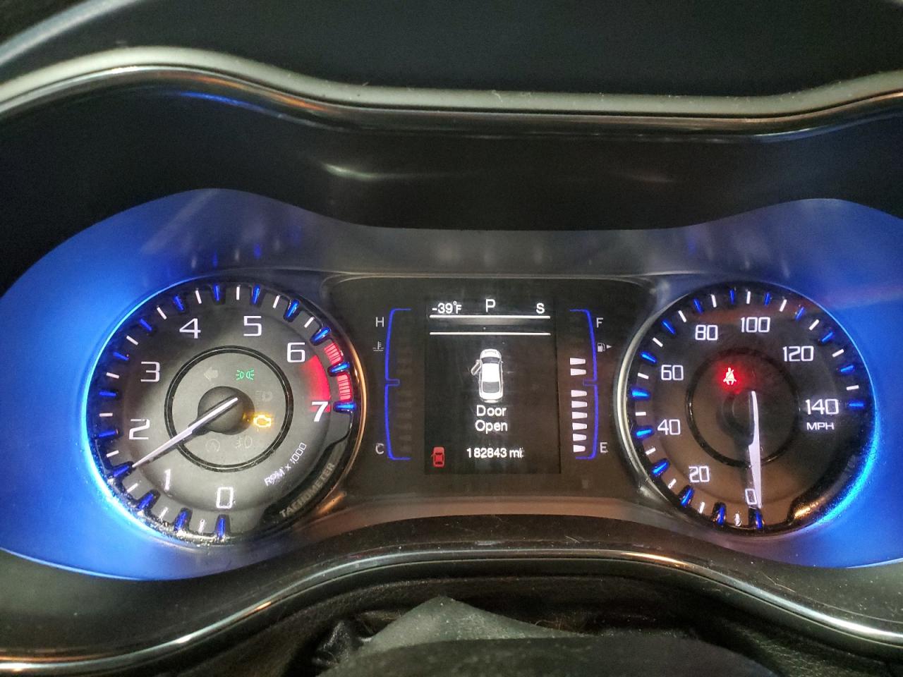 2015 Chrysler 200 - Image 9