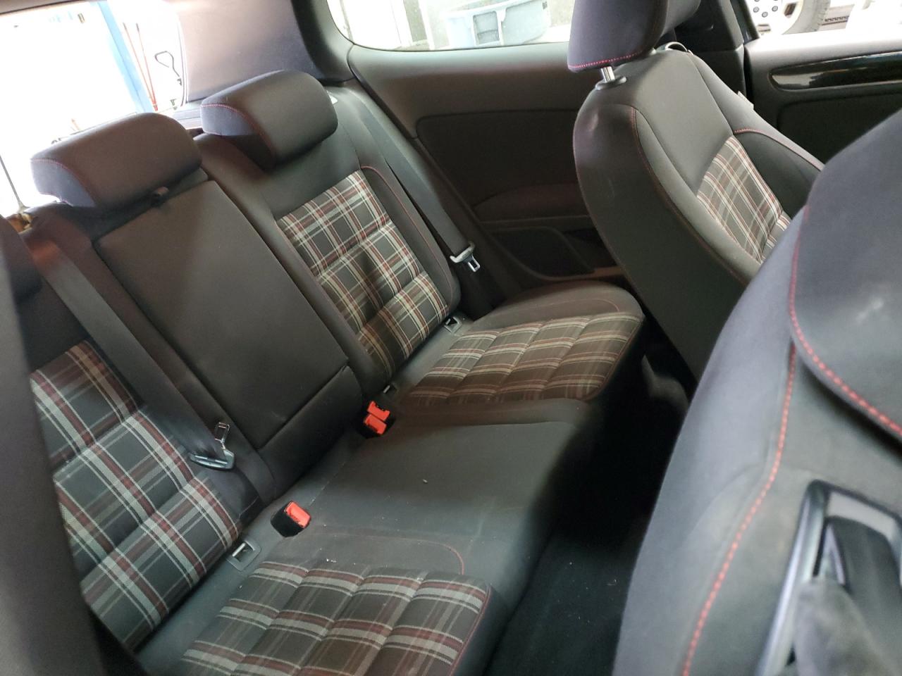 2010 Volkswagen GTI - Image 10
