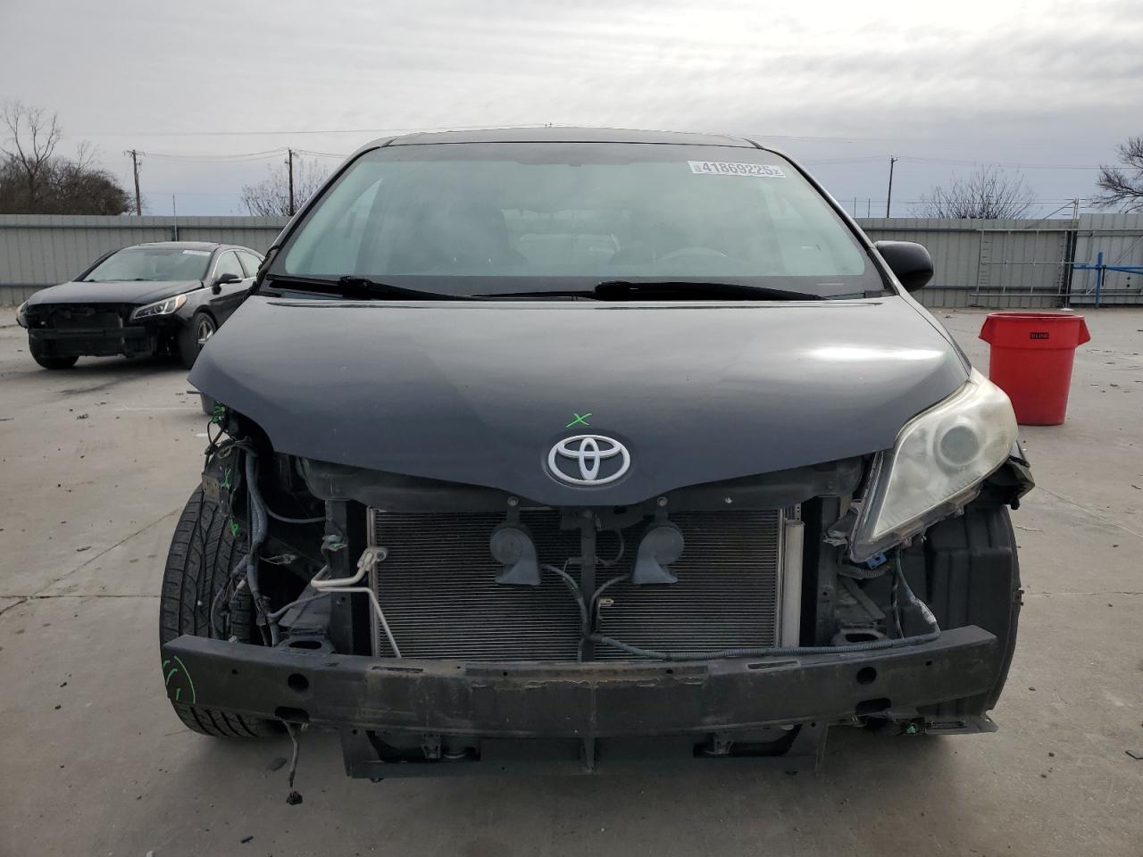 2014 Toyota Sienna - Image 5