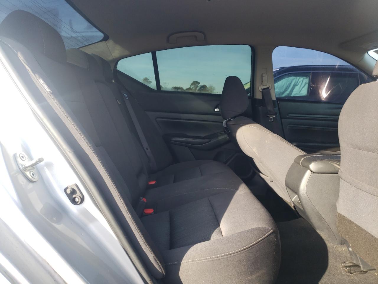 2020 Nissan Altima - Image 10