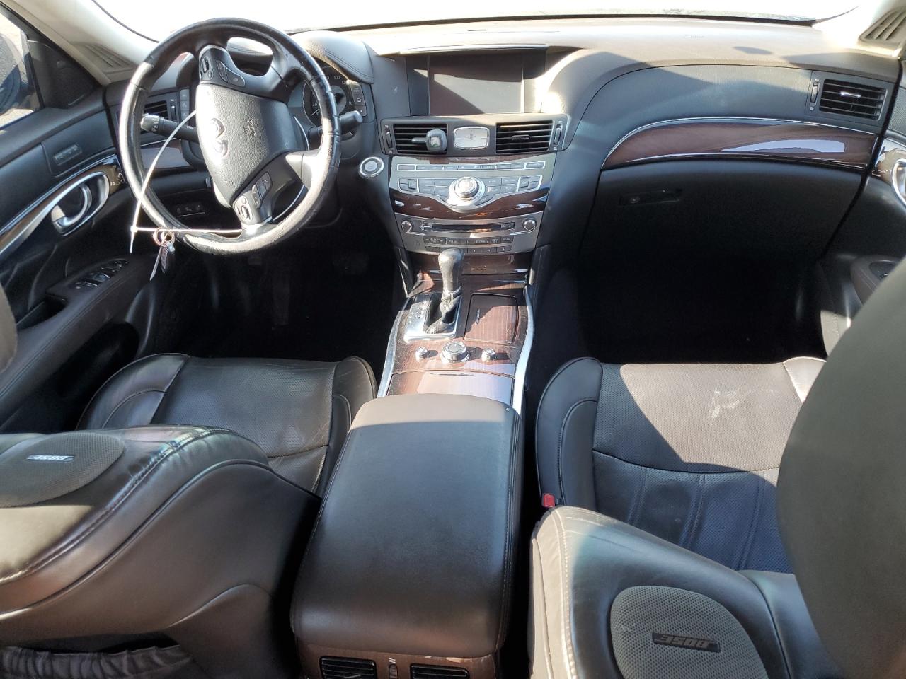 2016 Infiniti Q70 - Image 8