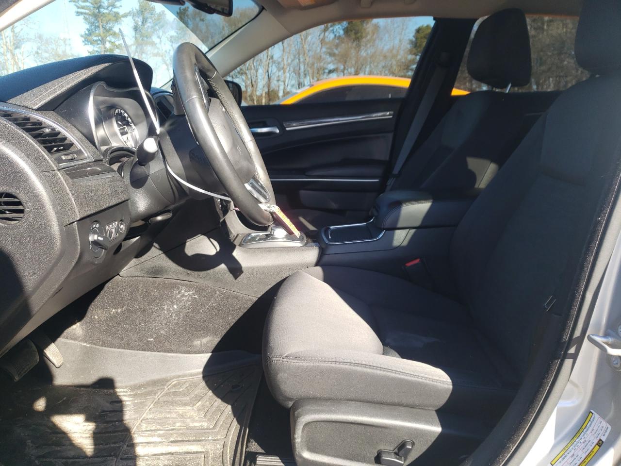 2019 Chrysler 300 - Image 7