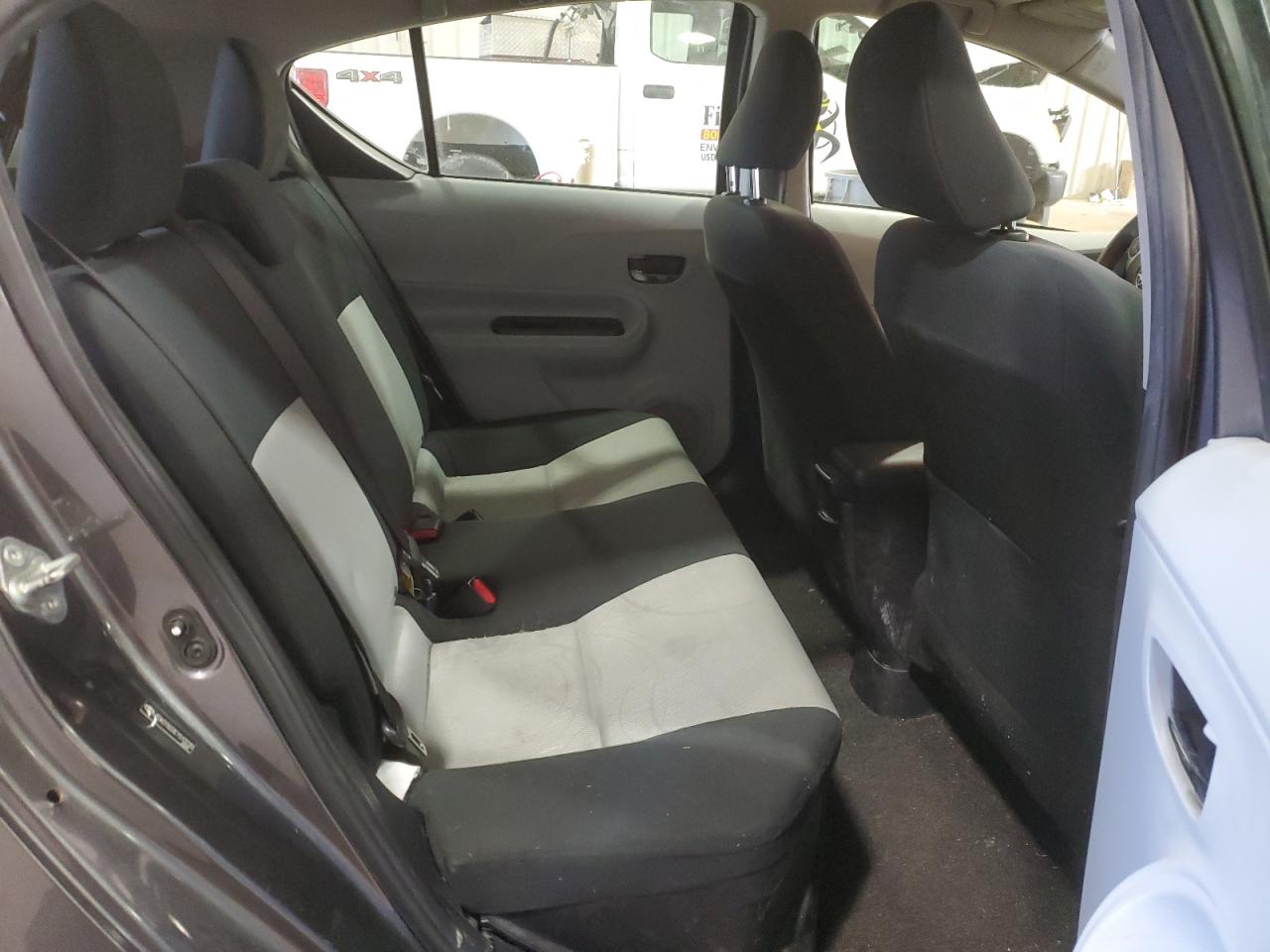 2012 Toyota Prius - Image 10