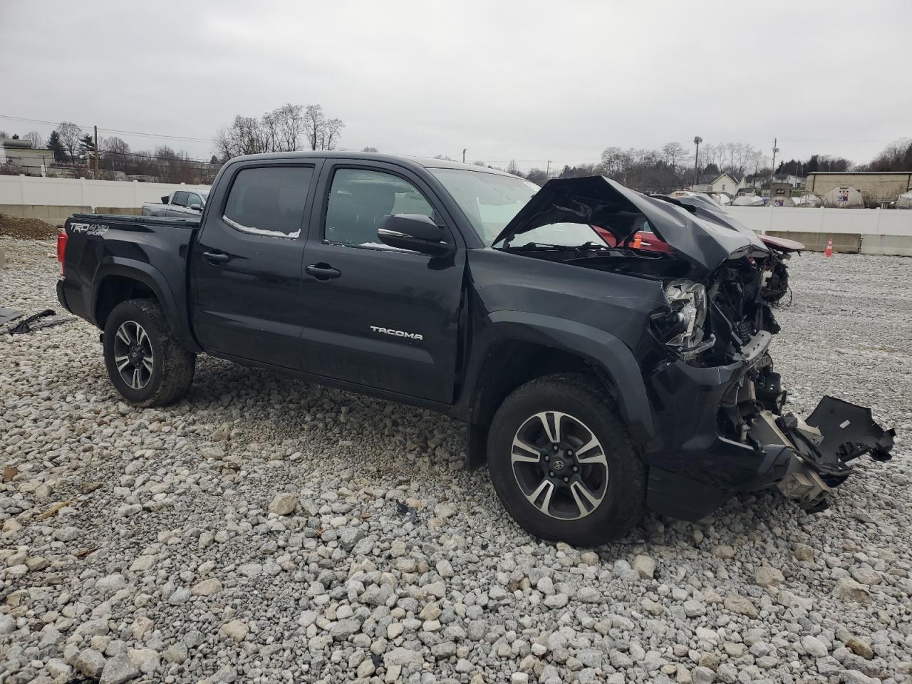 VIN 5TFCZ5AN6HX060166 2017 TOYOTA TACOMA no.4