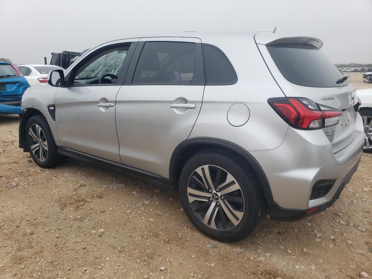 2020 Mitsubishi Outlander - Image 2