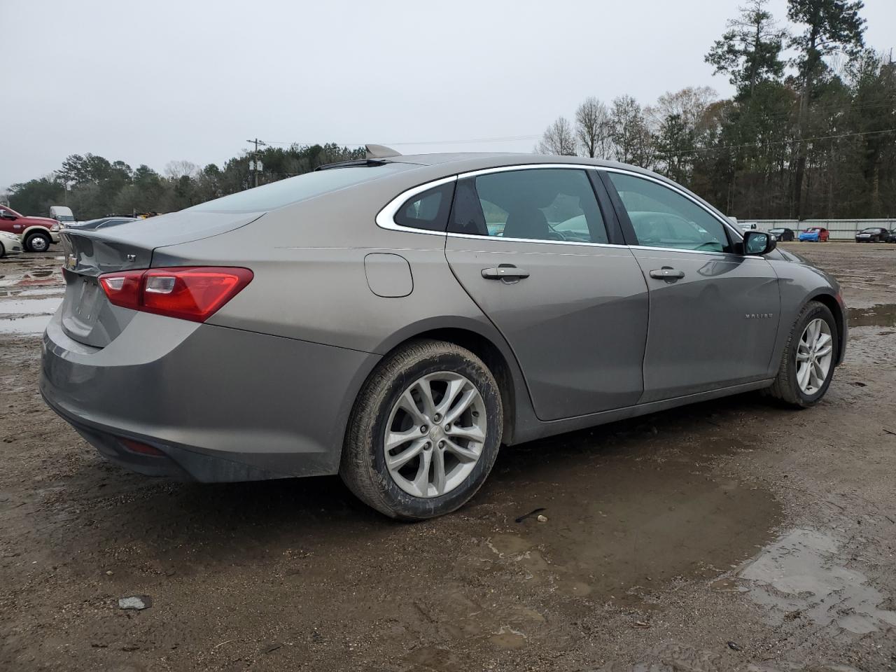 2018 Chevrolet Malibu - Image 3