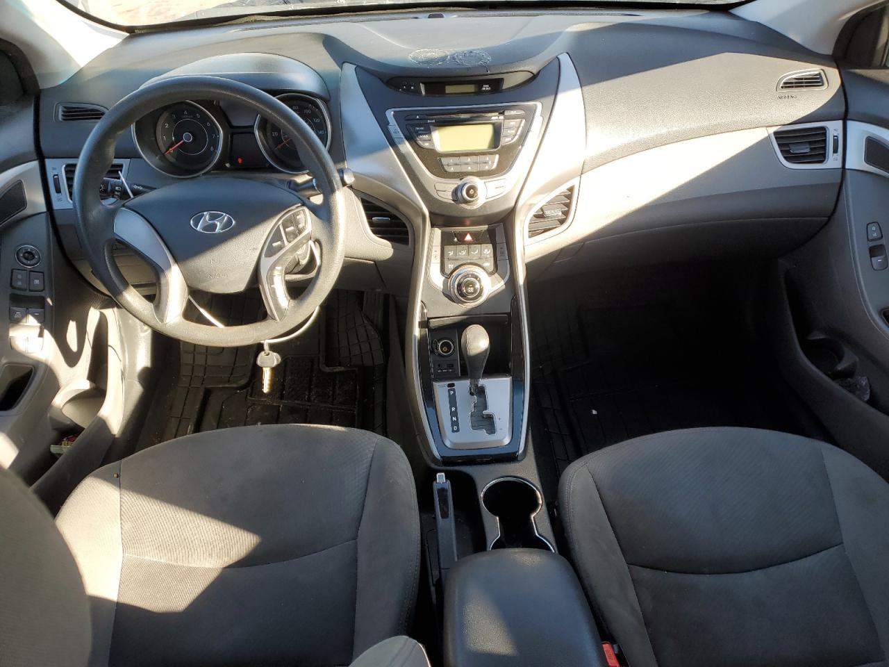 2013 Hyundai Elantra - Image 8